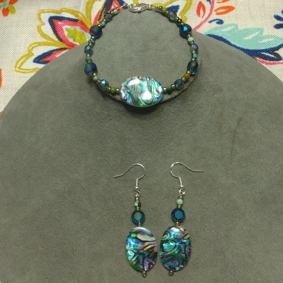 Handmade beaded bracelet set - Picture 1 of 3